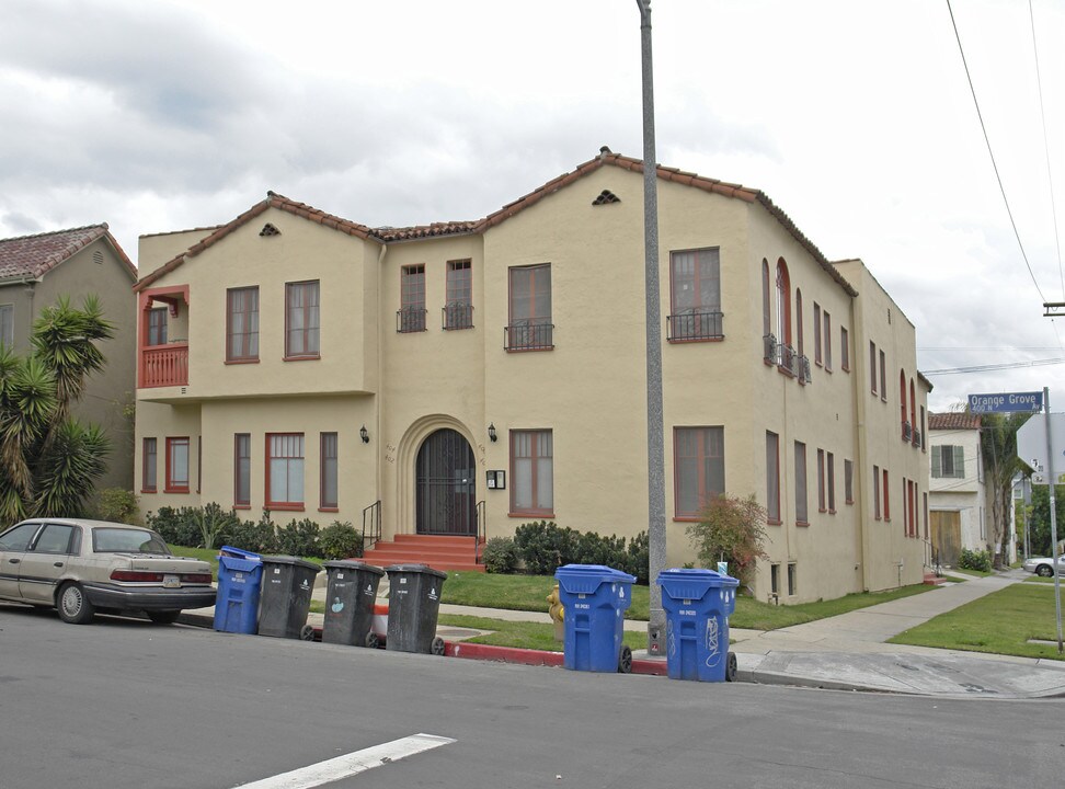 7811-7817 Oakwood Ave in Los Angeles, CA - Building Photo