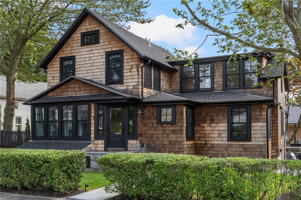 14 Robinson St in Narragansett, RI - Building Photo
