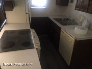 2001 Sanford Dr in Little Rock, AR - Building Photo - Building Photo