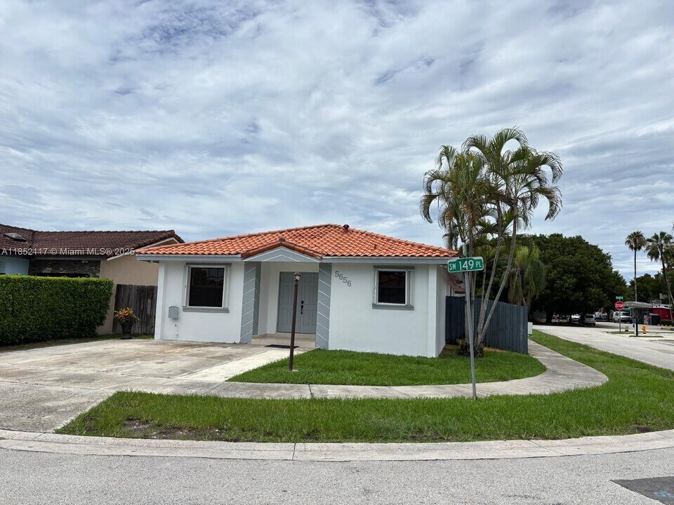 5656 SW 149th Pl in Miami, FL - Building Photo