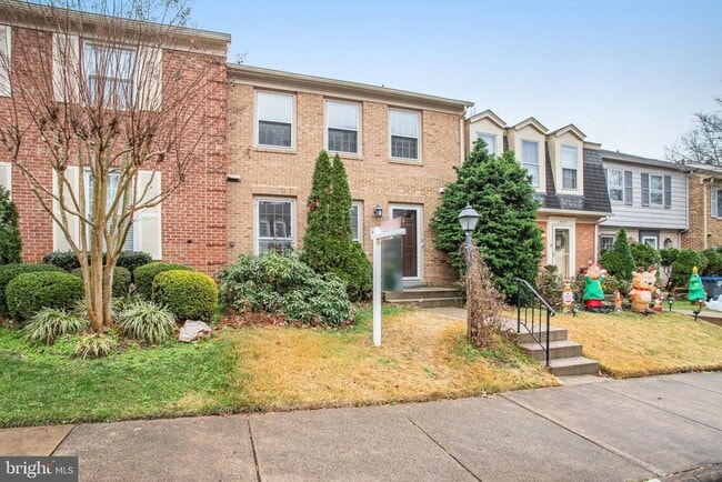 8003 Bethelen Woods Ln in Springfield, VA - Building Photo - Building Photo