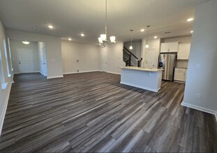 4033 Beckton Trl in Jamestown, NC - Foto de edificio - Building Photo
