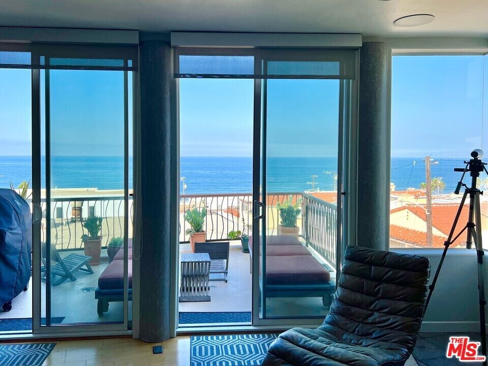 216 38th St in Manhattan Beach, CA - Building Photo