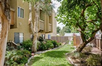 Jefferson House I Senior Community in Carlsbad, CA - Foto de edificio - Building Photo