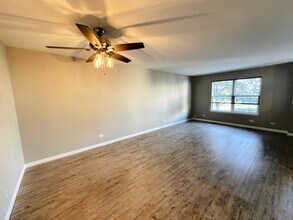 924 Clover Ln in Pingree Grove, IL - Building Photo - Building Photo