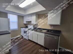 11007 NW Lema Dr-Unit -D in Kansas City, MO - Foto de edificio - Building Photo