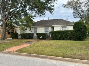 823 W 5th St in Tyler, TX - Building Photo - Building Photo