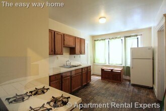 38 Cherry St, Unit #2 in Somerville, MA - Foto de edificio - Building Photo