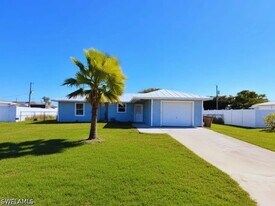 419 NE 16th Pl in Cape Coral, FL - Building Photo