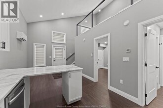 1147 Hickory Rd in Windsor, ON - Building Photo - Building Photo