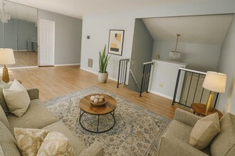 35 Buckingham Ln in Buffalo Grove, IL - Building Photo - Building Photo