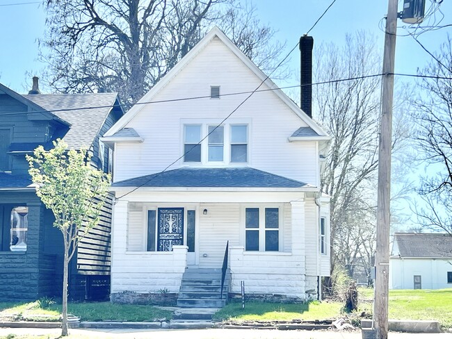 property at 1822 W Jefferson St