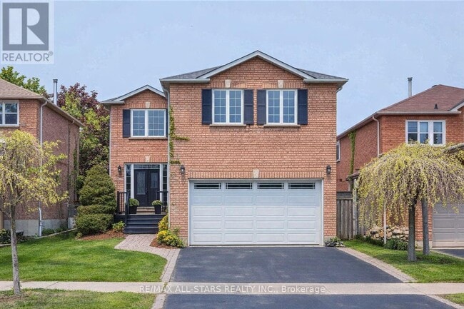 48 Fencerow Dr in Whitby, ON - Building Photo - Building Photo