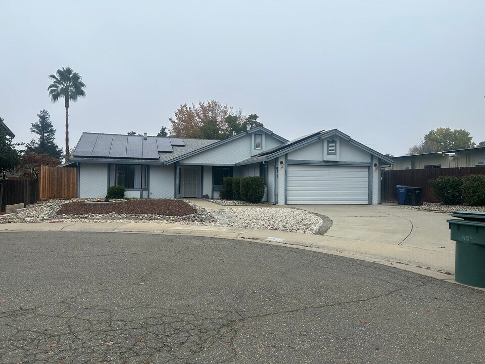 8317 Brixham Ct in Antelope, CA - Building Photo