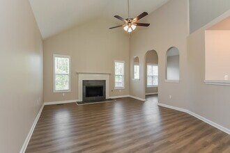 4604 Reminisce Way in Douglasville, GA - Foto de edificio - Building Photo