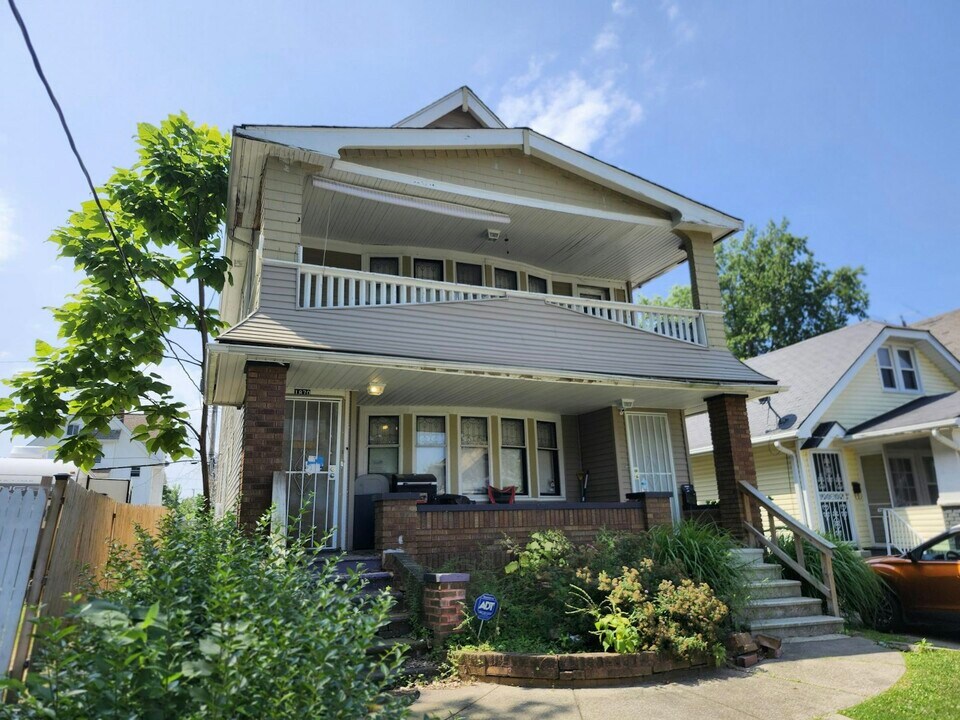 1870 Haldane Rd in Cleveland, OH - Foto de edificio