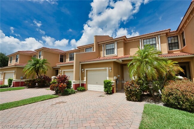 7631 Bristol Cir in Naples, FL - Foto de edificio - Building Photo