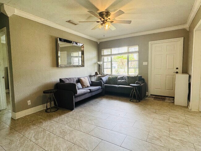2710 W Grace St in Tampa, FL - Building Photo - Building Photo