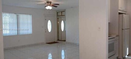 7030 Tyler St in Hollywood, FL - Building Photo - Building Photo