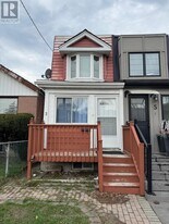 3 Holmesdale Crescent in Toronto, ON - Building Photo