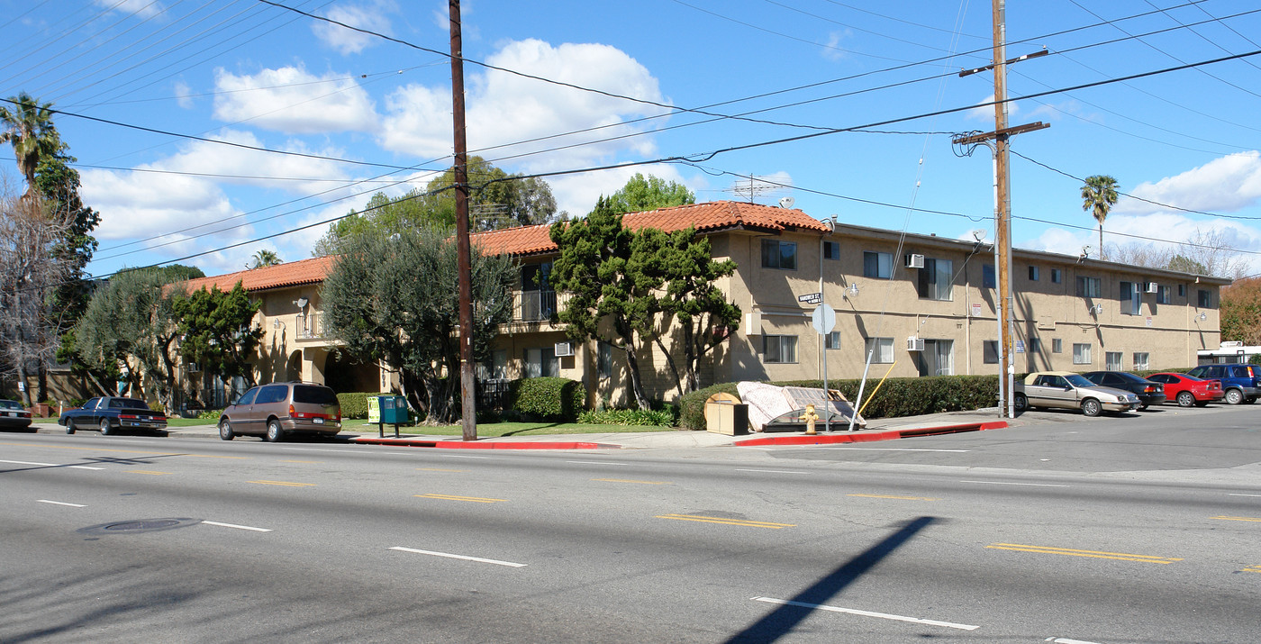 14209 Vanowen St in Van Nuys, CA - Foto de edificio