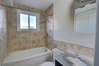 341 NoelUnit 4 in Moncton, NB - Building Photo - Building Photo