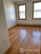 321 Pershing Ave in Carteret, NJ - Building Photo - Building Photo