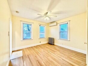 12 Hall Pl in Quincy, MA - Building Photo - Building Photo