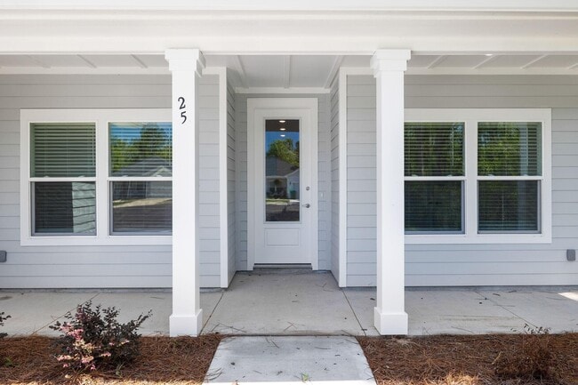 25 Alexander Way in Freeport, FL - Building Photo - Building Photo
