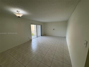 7725 SW 86th St in Miami, FL - Building Photo - Building Photo