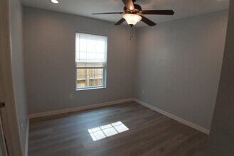 8595 Parkway Dr in Houston, TX - Building Photo - Building Photo