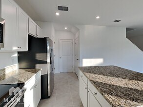 6803 Branham Mill Ct in Zephyrhills, FL - Foto de edificio - Building Photo