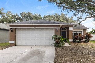 13208 Sharondale Ct in Riverview, FL - Building Photo