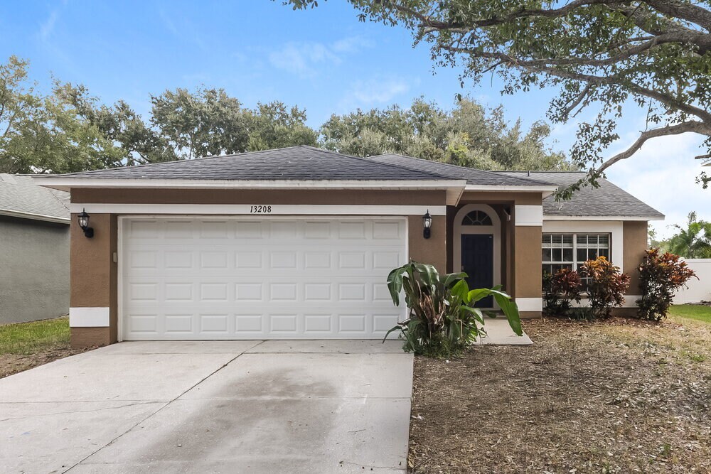 13208 Sharondale Ct in Riverview, FL - Building Photo