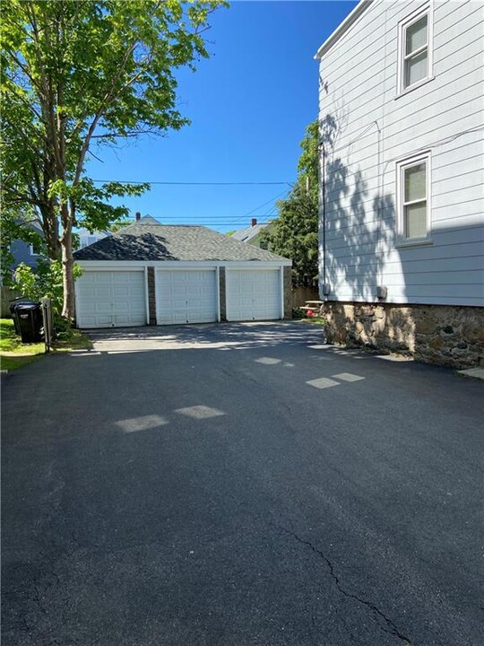 9 Narragansett Ave-Unit -1 in Newport, RI - Building Photo