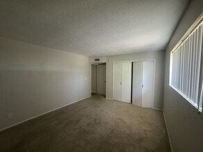 935 Country Club Dr in Kingman, AZ - Building Photo - Building Photo