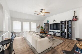 12001 Dessau Rd in Austin, TX - Building Photo - Building Photo