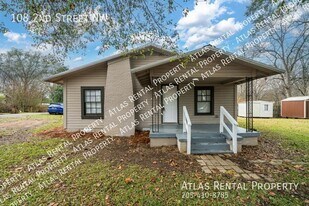 108 2nd St NW in Graysville, AL - Building Photo