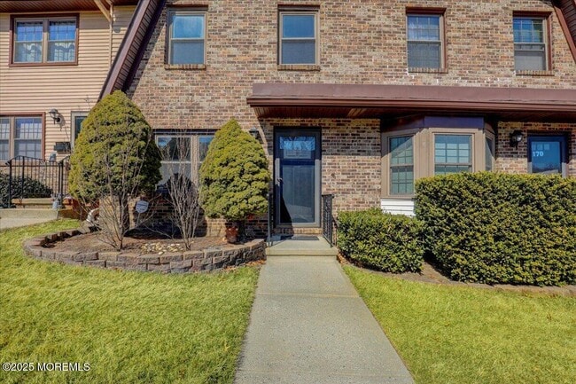 169 Village Green Way in Hazlet, NJ - Building Photo - Building Photo