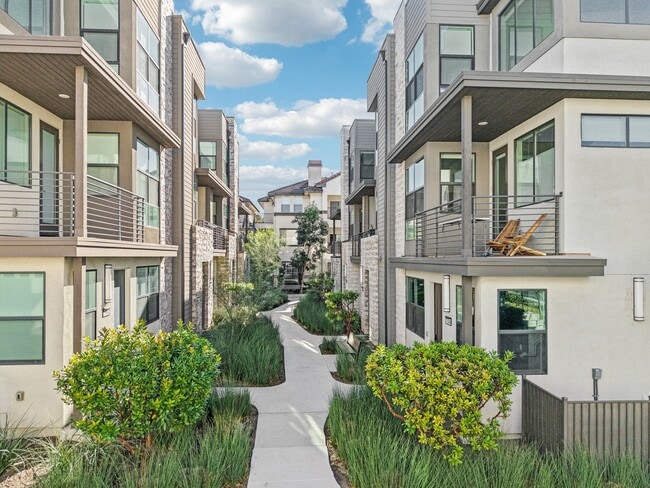 11048 Luminate Dr in Rancho Cucamonga, CA - Building Photo - Building Photo