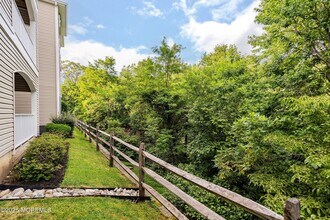 414 Sloan Ct in Matawan, NJ - Building Photo - Building Photo
