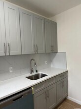 60-29 68th Ave in Queens, NY - Foto de edificio - Building Photo