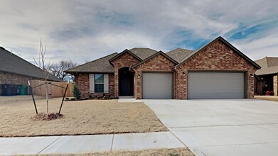 2137 Sycamore Creek Ave in Yukon, OK - Foto de edificio - Building Photo