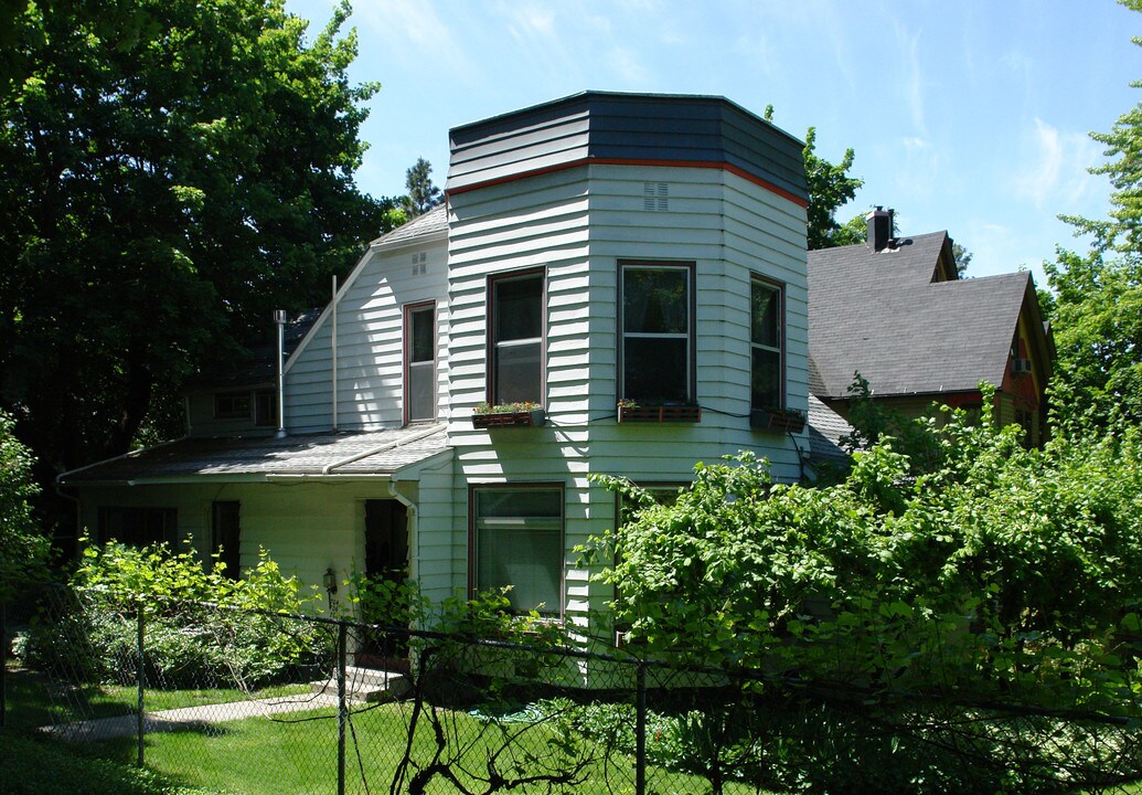 704-706 S Jefferson St in Spokane, WA - Foto de edificio