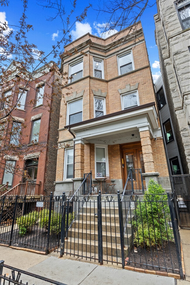 915 W Newport Ave in Chicago, IL - Building Photo - Building Photo