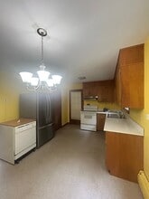275 Strong St in Amherst, MA - Building Photo - Building Photo