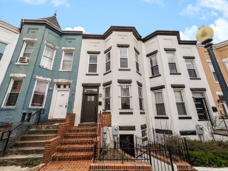 27 Todd Pl NE in Washington, DC - Building Photo