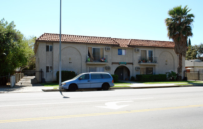 13918 Vanowen St in Van Nuys, CA - Building Photo - Building Photo