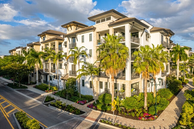 Naples Square II in Naples, FL - Building Photo - Building Photo