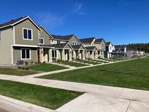 94 E Spirea Ln in Hayden, ID - Building Photo - Building Photo